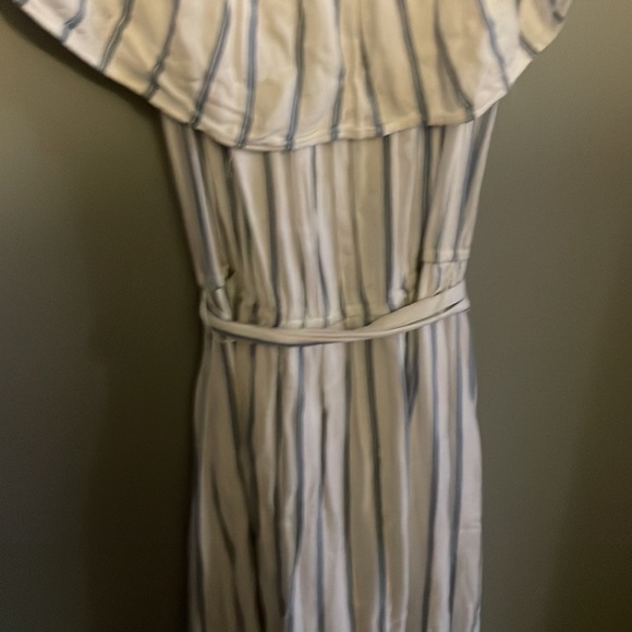 Long striped off-the-shoulder dress woth tie front and slits on the bottom - Picture 8 of 11
